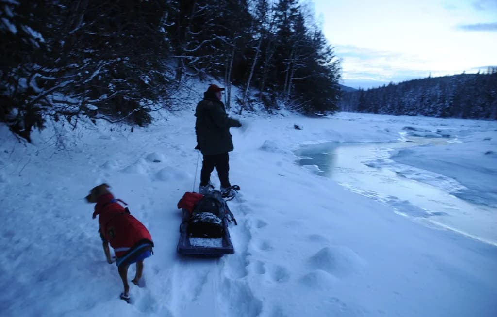 Die Herausforderung des Rodelns im Tiefschnee